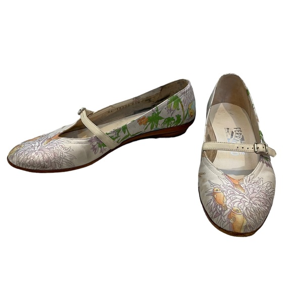 Salvatore Ferragamo Vintage Audrey Flats - Picture 4 of 11